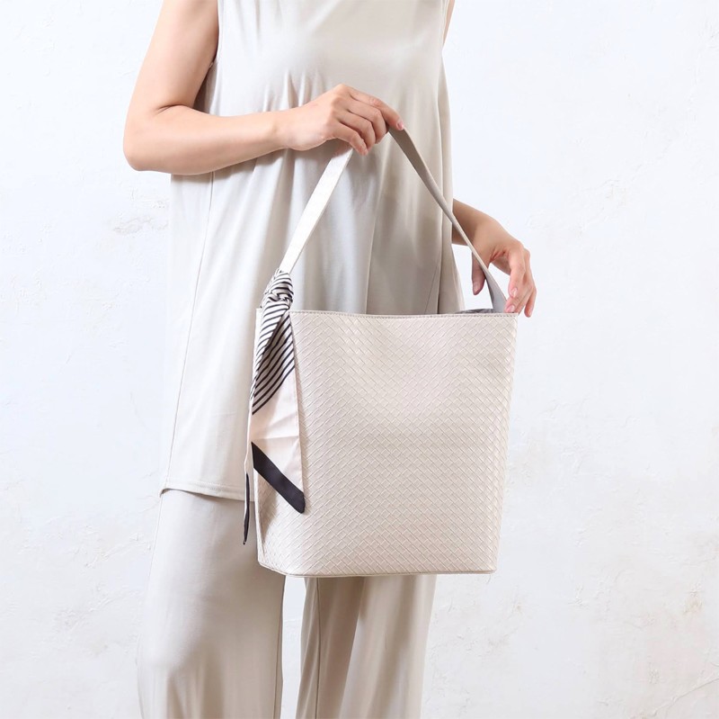 aristella  スカーフ付き軽量バケツショルダー /IV